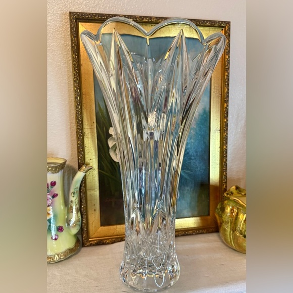 Lenox Fascination Lead Crystal 14" Scalloped Vase - Picture 1 of 11